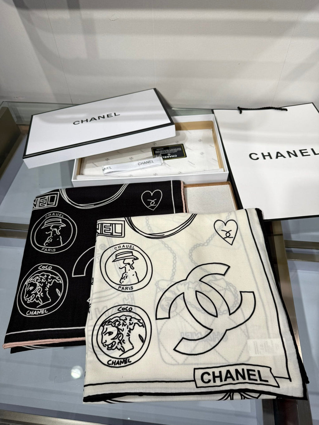CHANEL 25S SCARF 140 IN SILK 732180