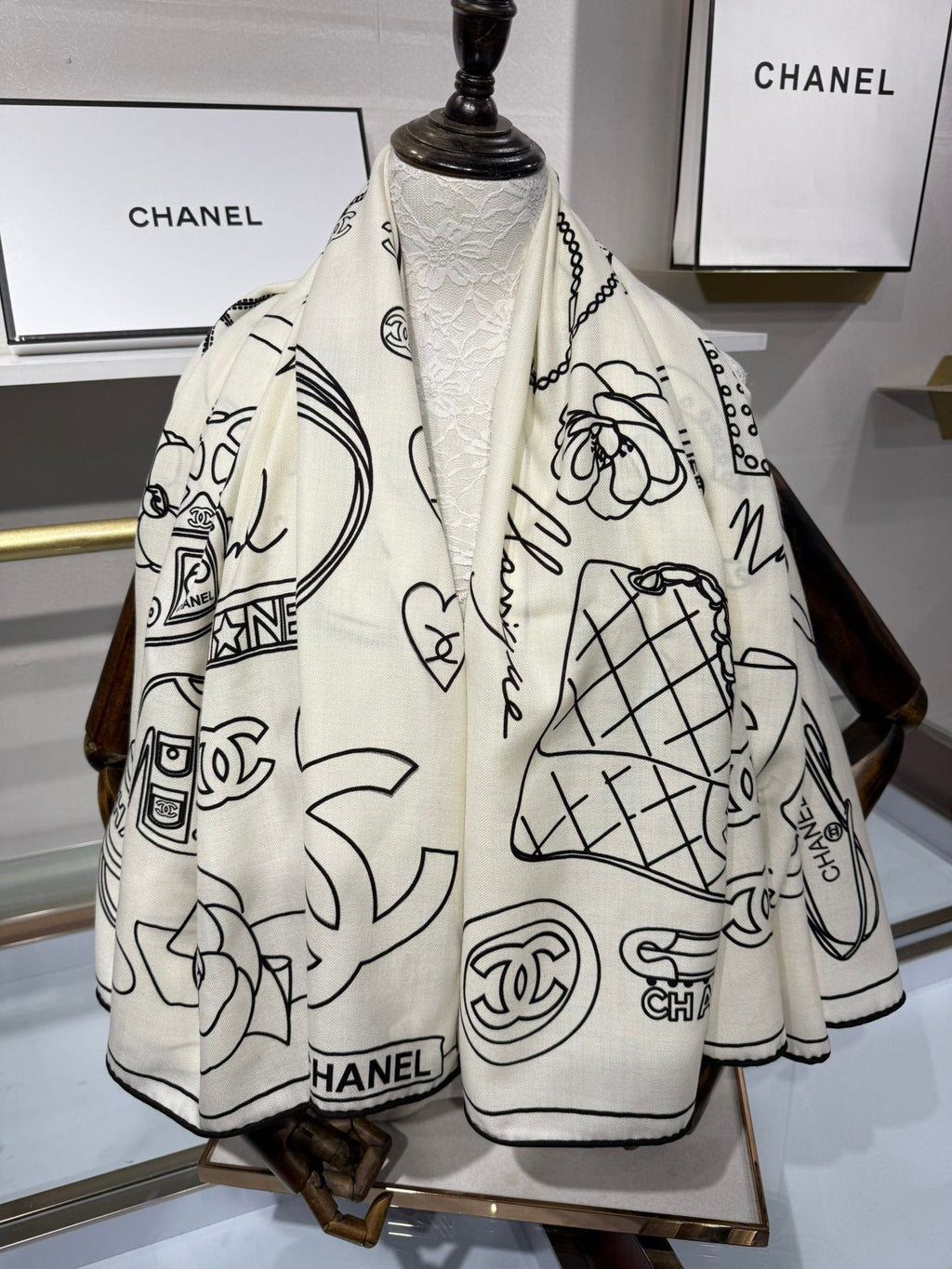CHANEL 25S SCARF 140 IN SILK 732180