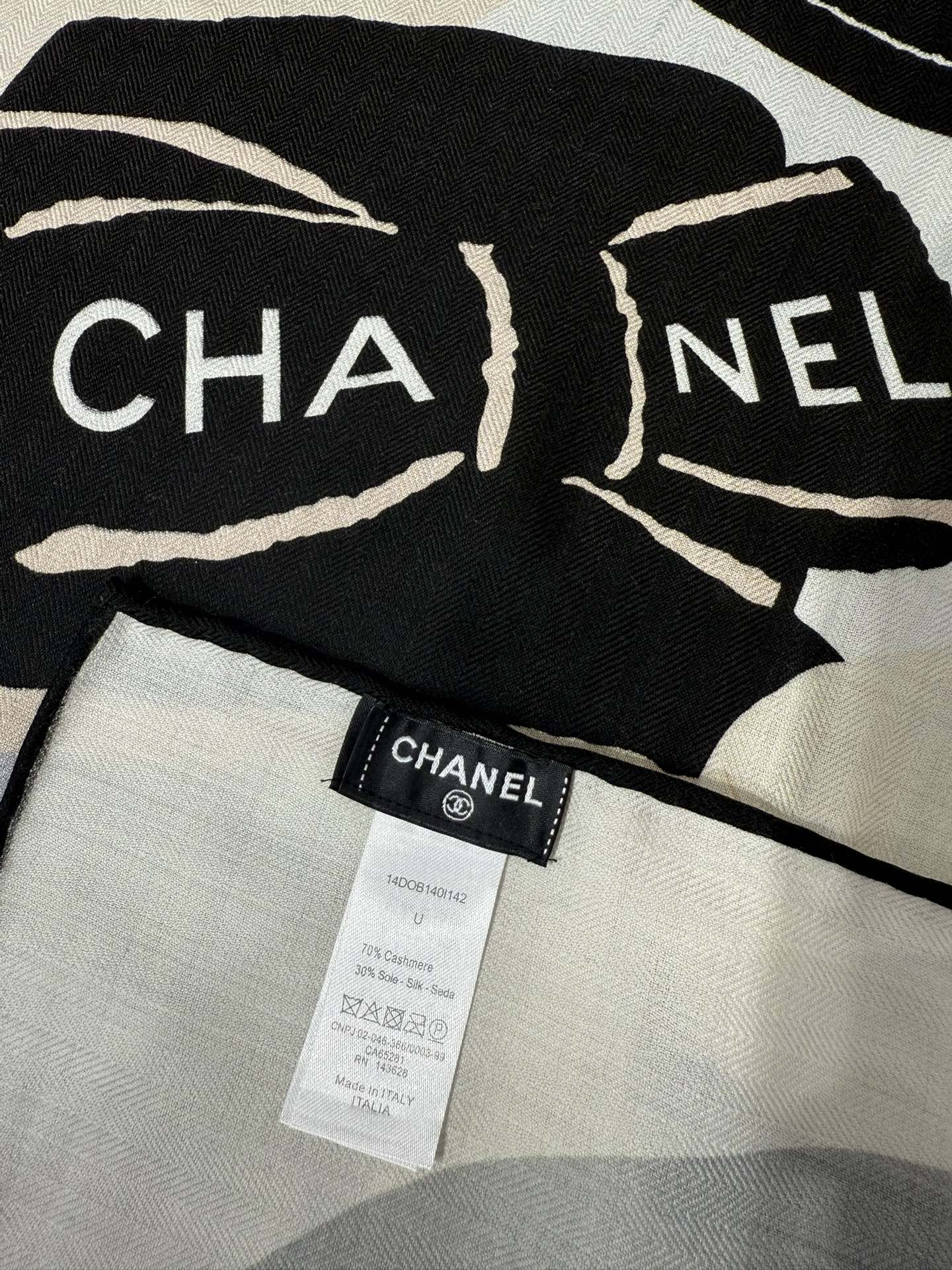 CHANEL 25S SCARF 140 IN SILK 732159