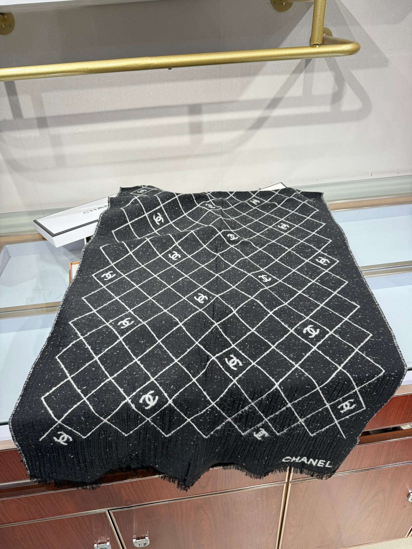 CHANEL 25S SCARF 195 IN CASHMERE 880355