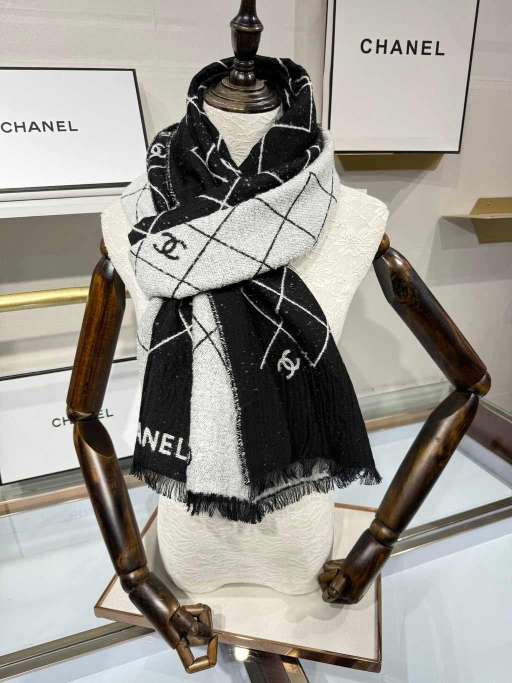 CHANEL 25S SCARF 195 IN CASHMERE 880355