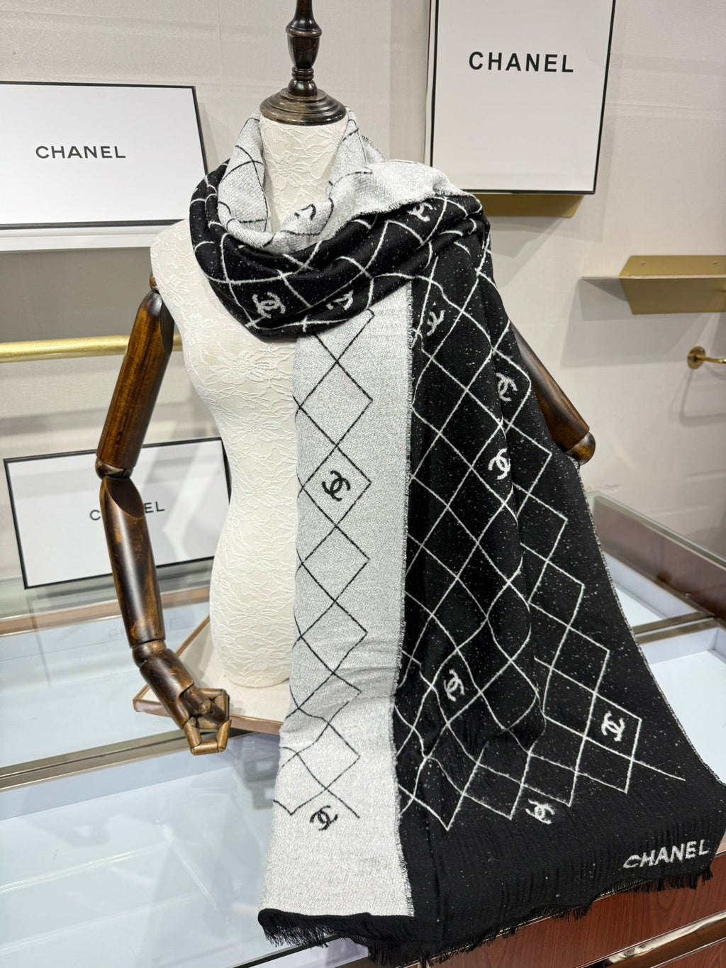 CHANEL 25S SCARF 195 IN CASHMERE 880355