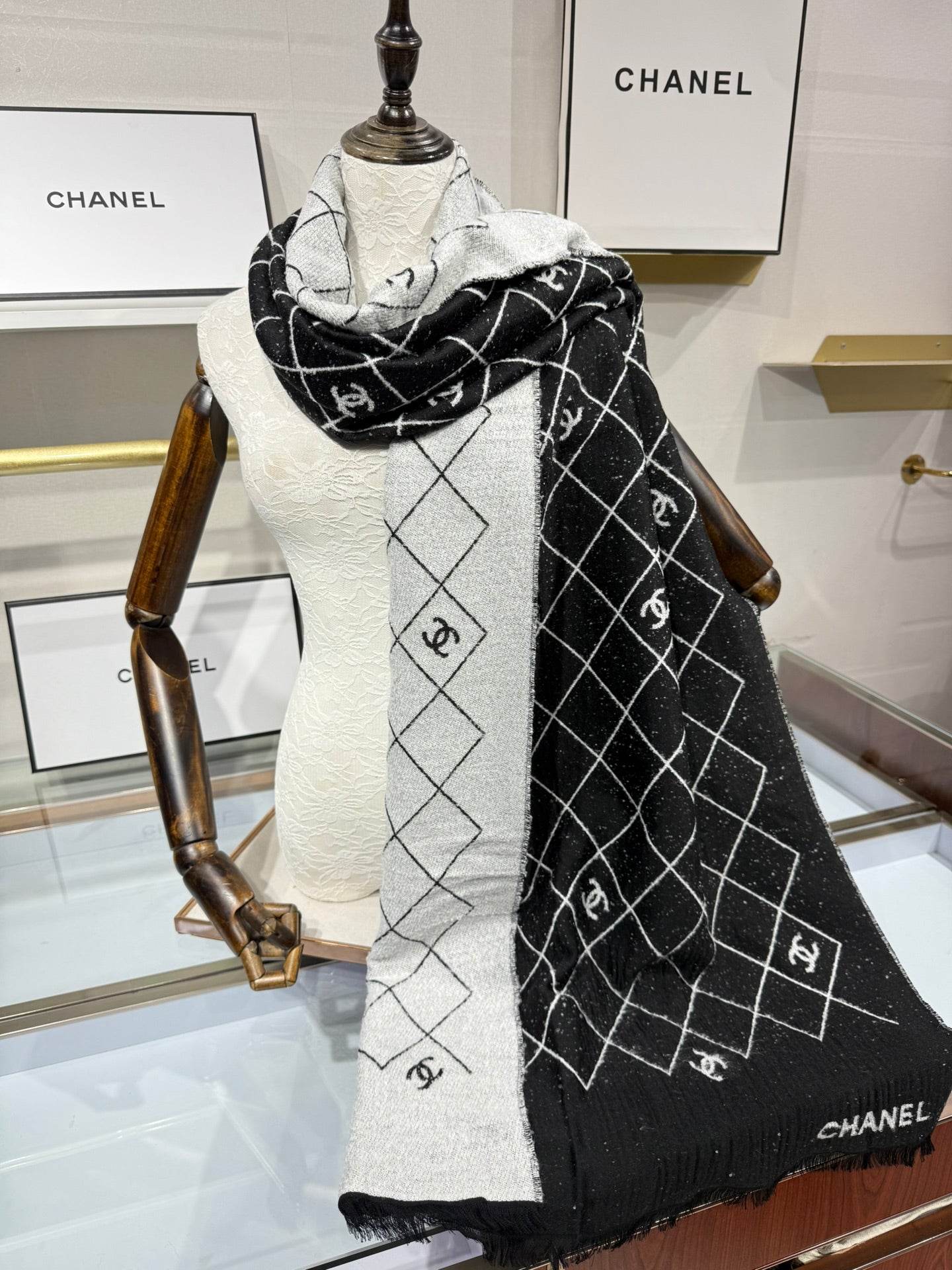 CHANEL 25S SCARF 195 IN CASHMERE 880355